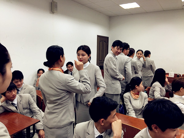 南京航空航天大學空乘專業學生練習英語口語交流