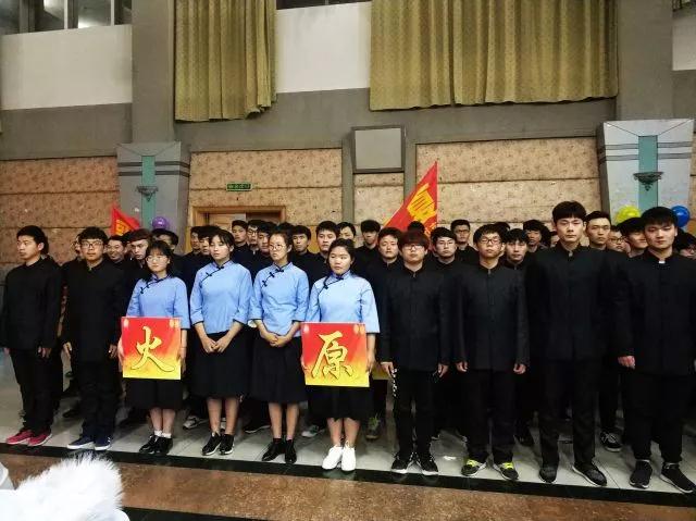 自考本科生歌唱祖國(guó)大合唱