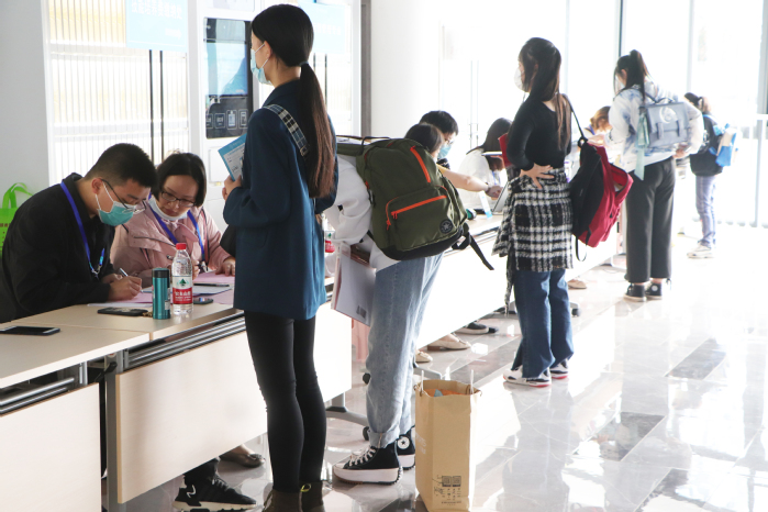 南京航空航天大學自考助學天目湖校區新生報到